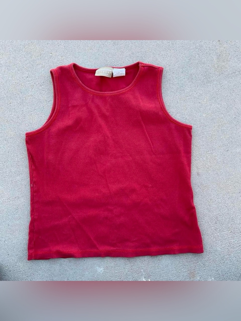 Liz Claiborne Red sleeveless top with a relaxed fit